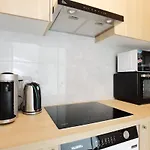 Modern 2-Bed Apt 80M2 With Elevator Free Parking N19-25
